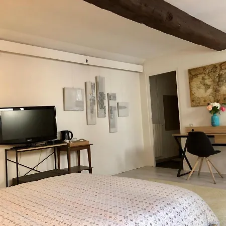게스트하우스 La Chambre Du Ruisseau *