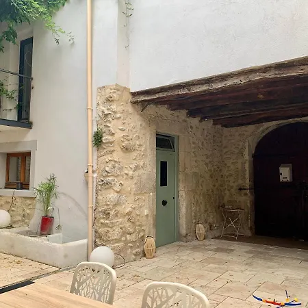 게스트하우스 La Chambre Du Ruisseau *